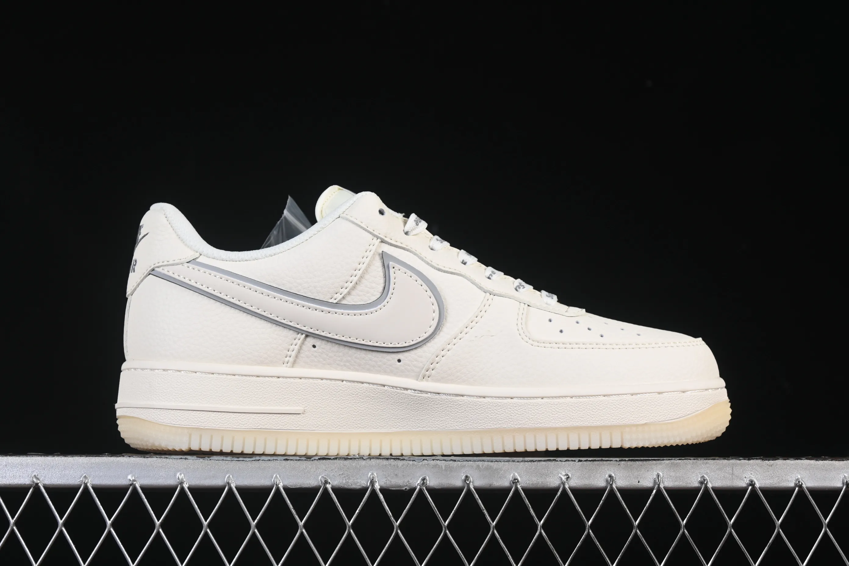 All categories Nk Air Force 1 Air Force series Nk Air Force 1 Low Air Force low-top Nike Air Force 1'07 Low Supreme co-branded beige crystal bottom Air Force 1 low-top casual sneakers XX3168-193